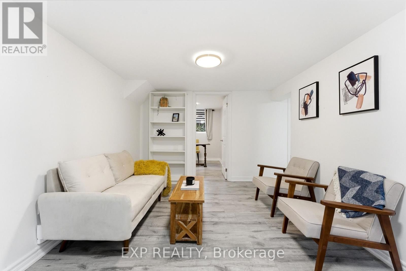 10 PLAZA SQUARE Image 26