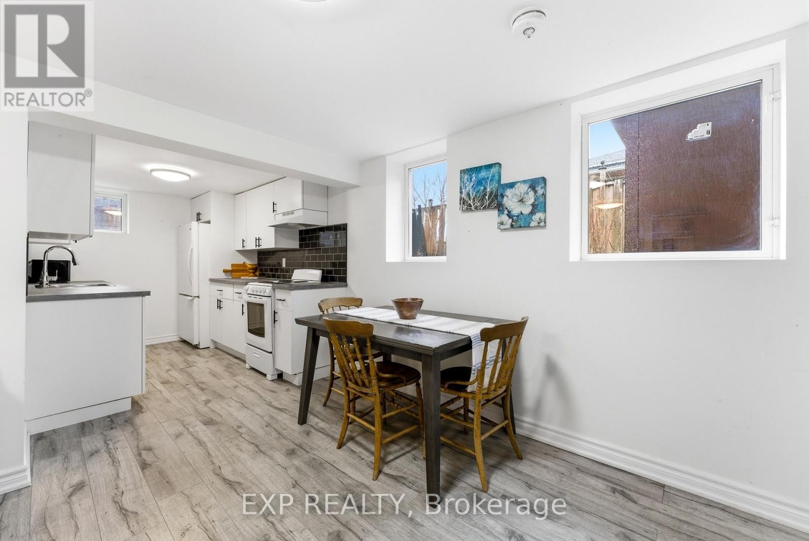 10 PLAZA SQUARE Image 28