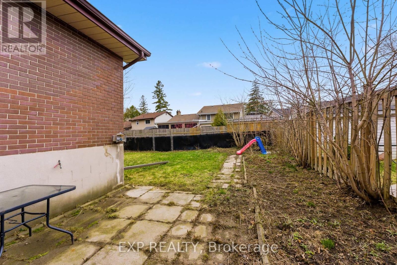 10 PLAZA SQUARE Image 36