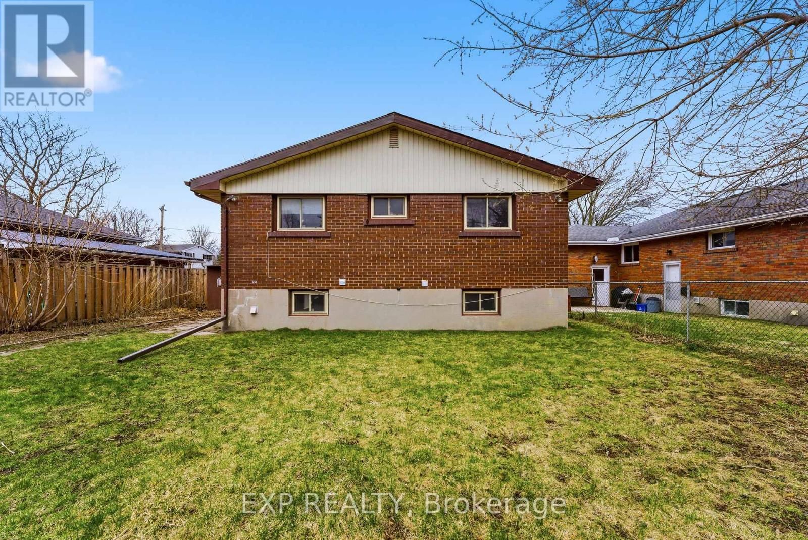 10 PLAZA SQUARE Image 37