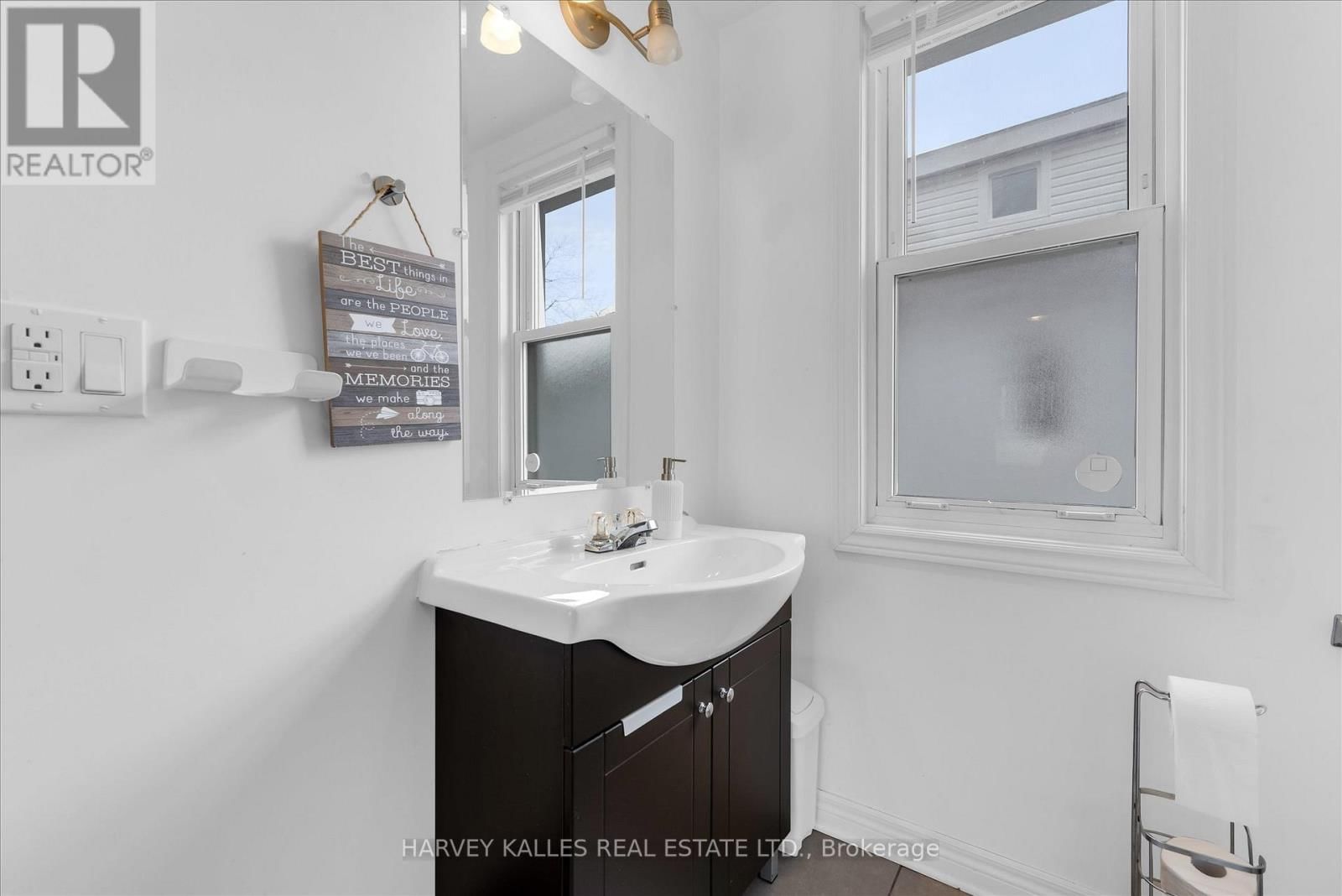 105 ORMOND STREET NORTH Image 10