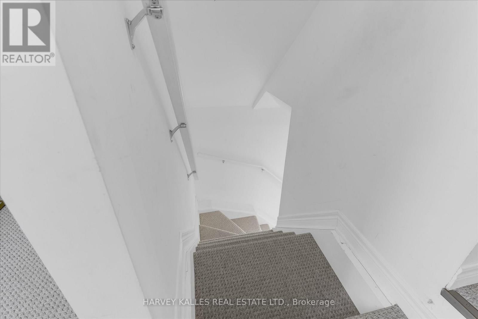 105 ORMOND STREET NORTH Image 17