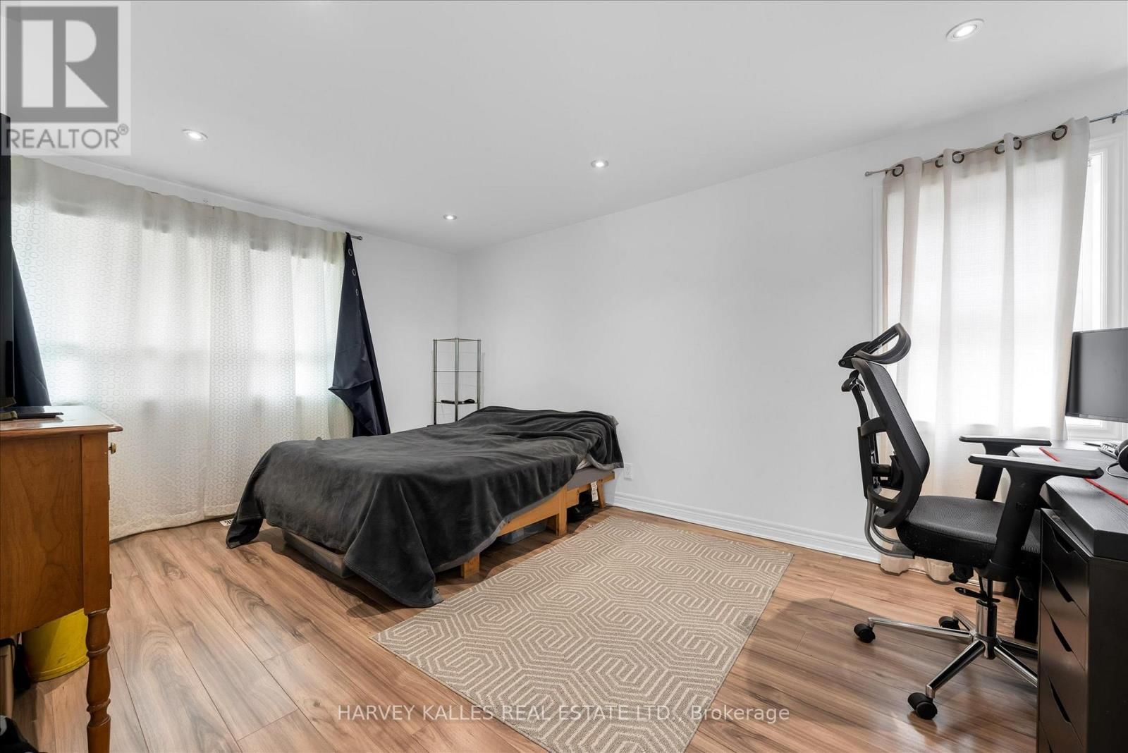 105 ORMOND STREET NORTH Image 6