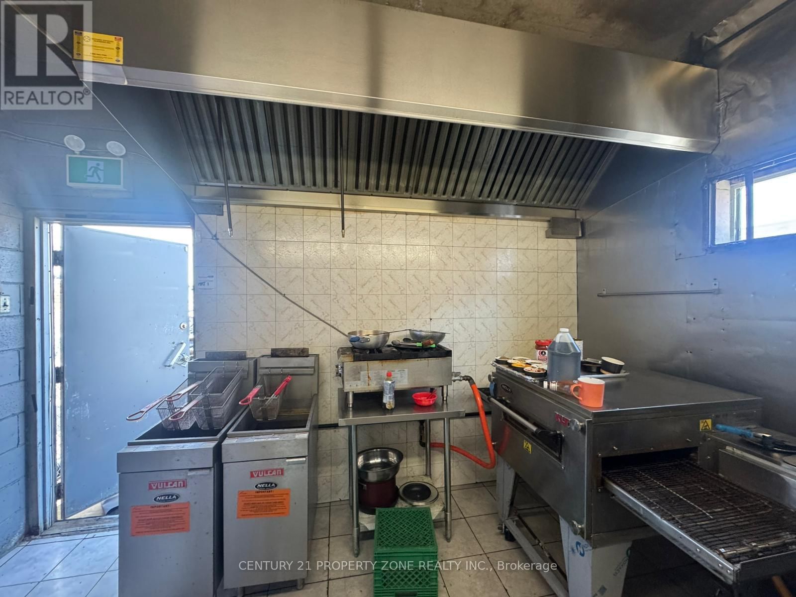 25 ROBINSON STREET Image 18