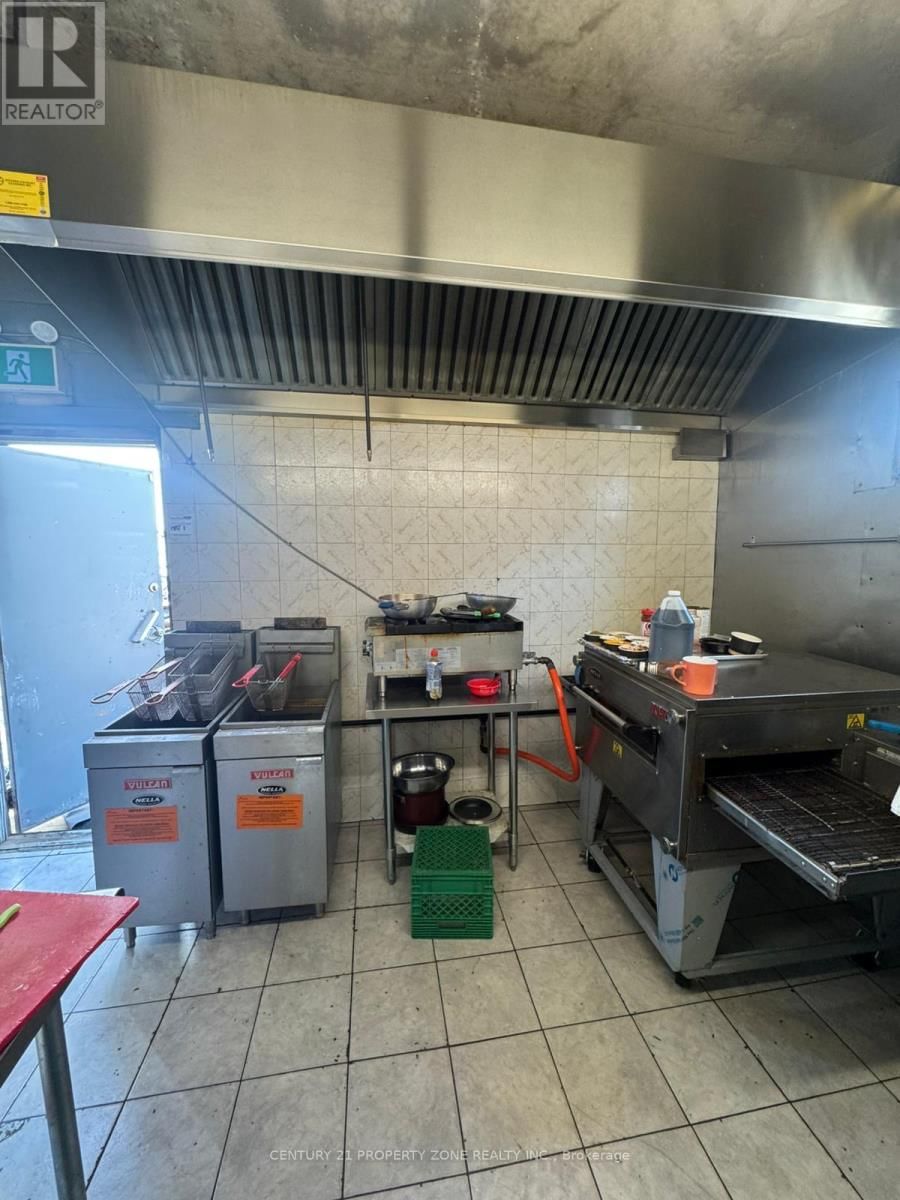 25 ROBINSON STREET Image 19