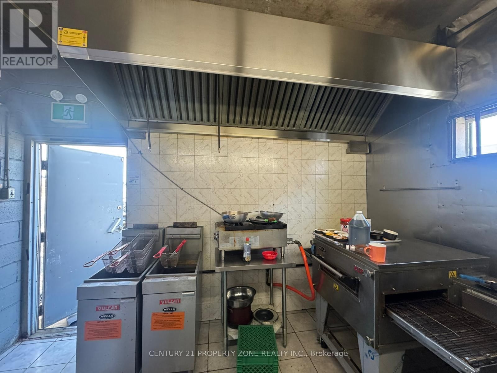 25 ROBINSON STREET Image 4