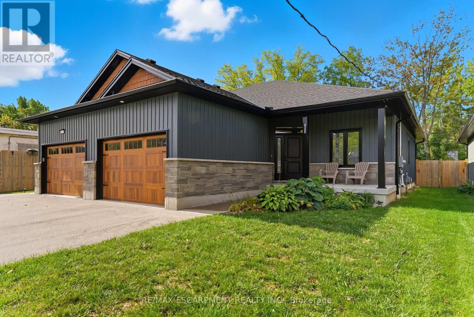 1053 BAY STREET Image 15