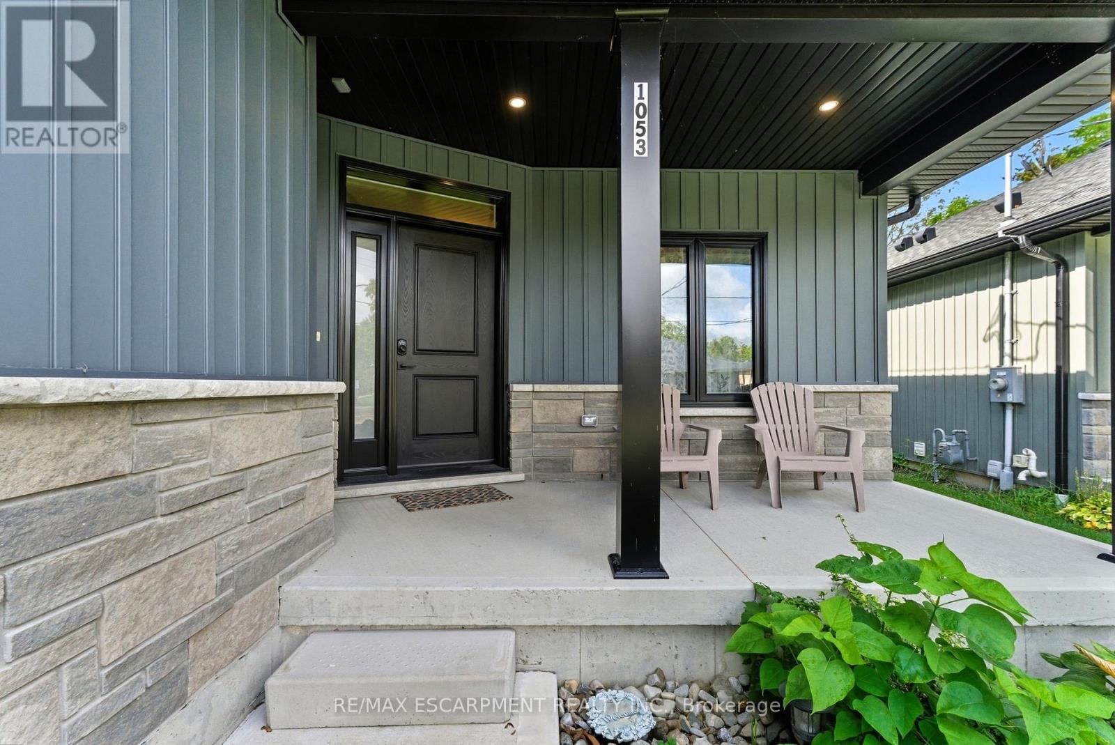 1053 BAY STREET Image 16