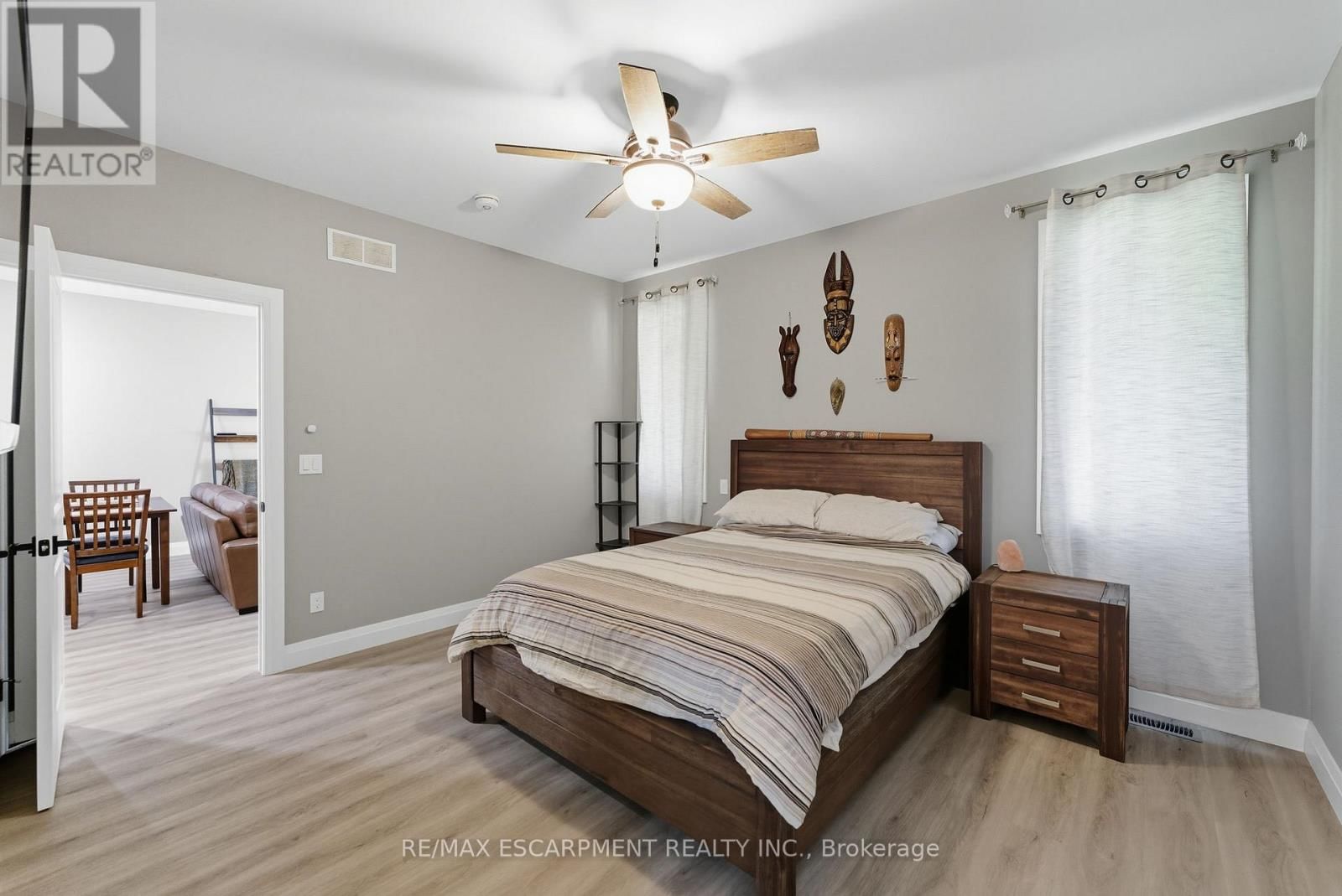 1053 BAY STREET Image 29