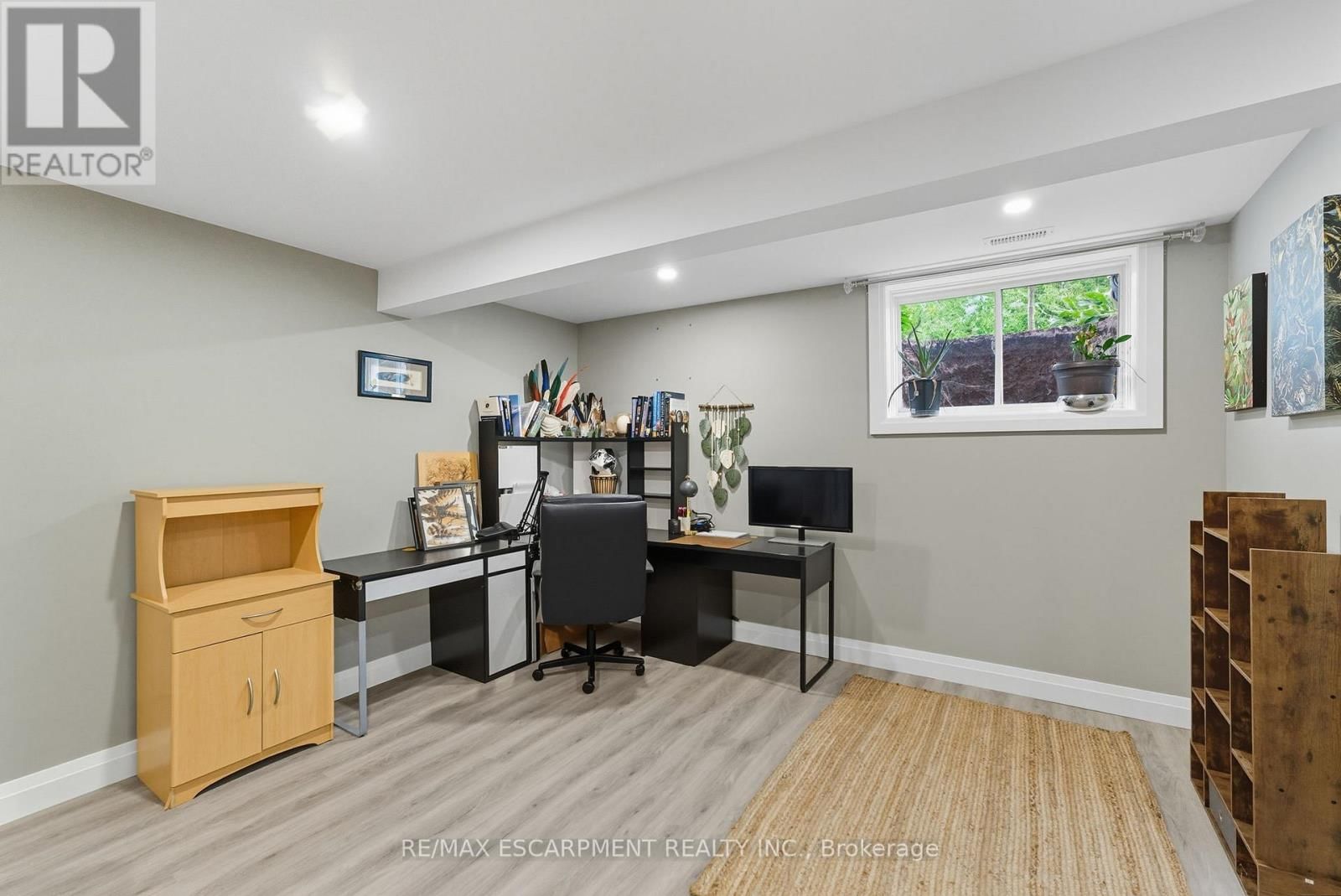 1053 BAY STREET Image 37