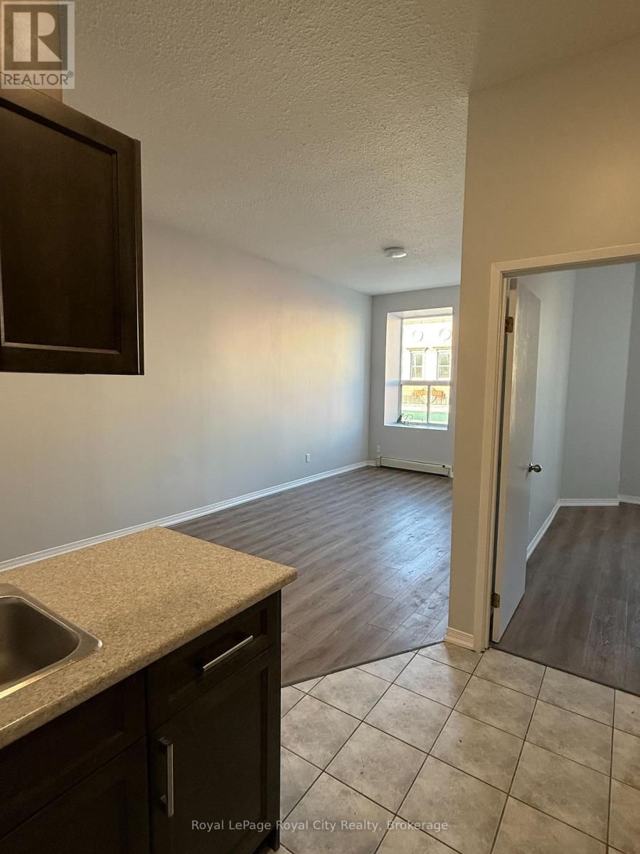 1 - 116 WYNDHAM STREET NORTH Image 4