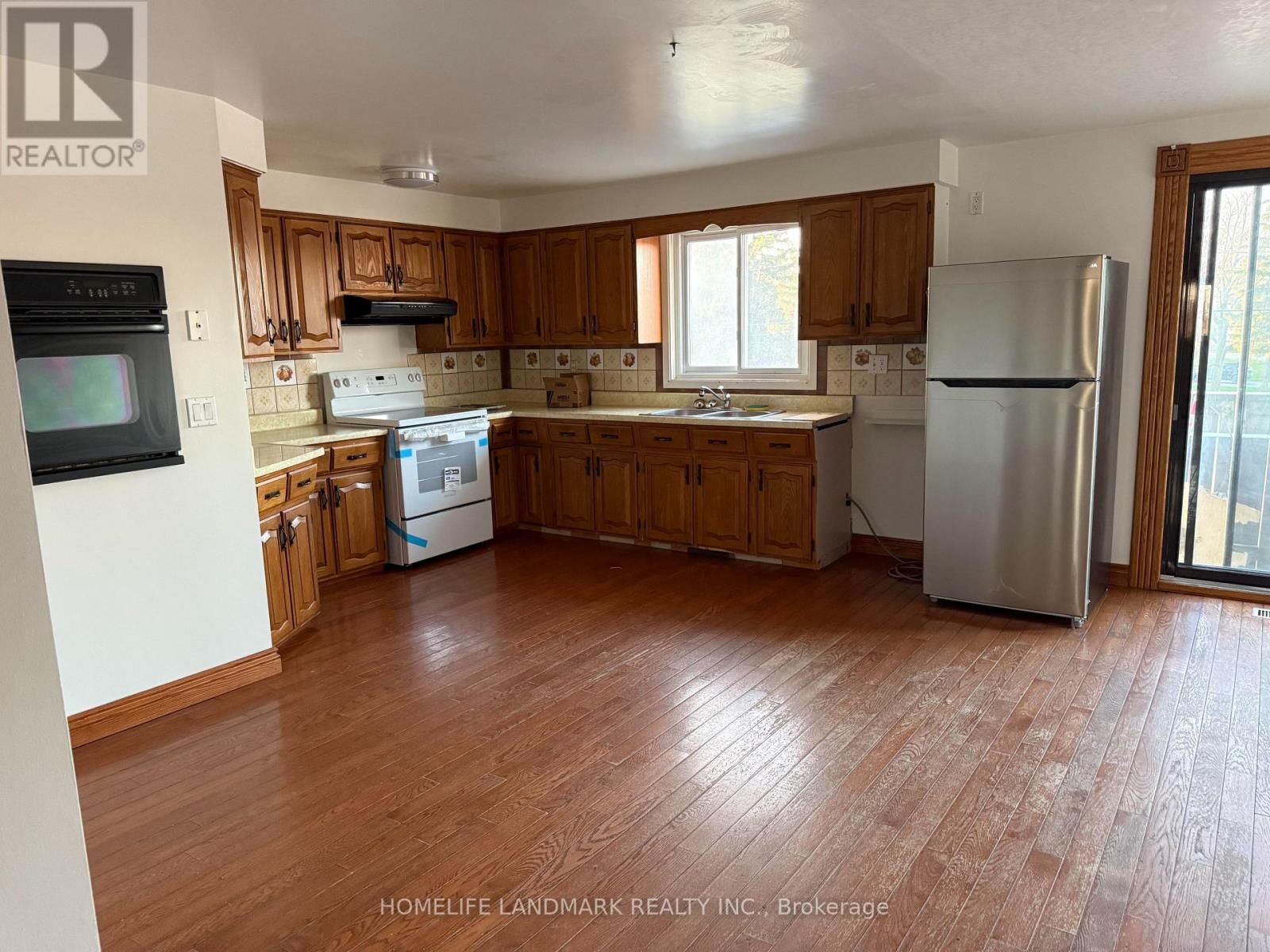 183 MAIN STREET EAST Image 11