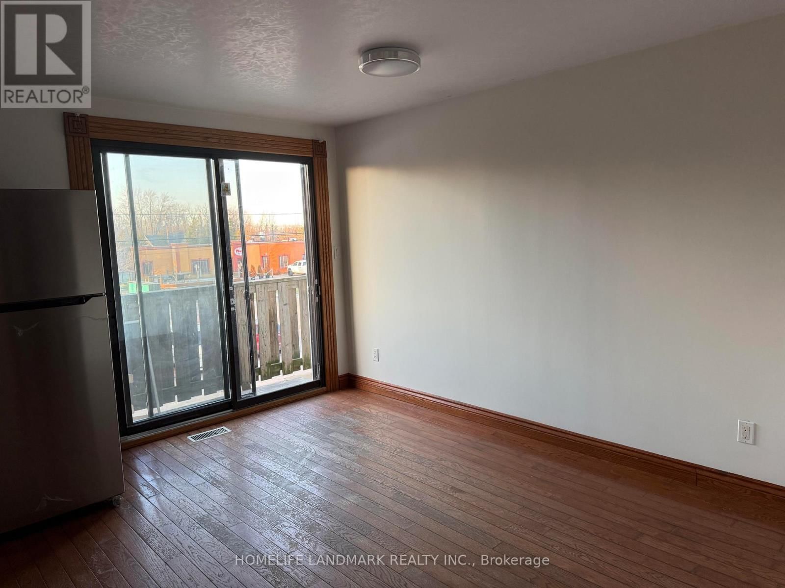 183 MAIN STREET EAST Image 12