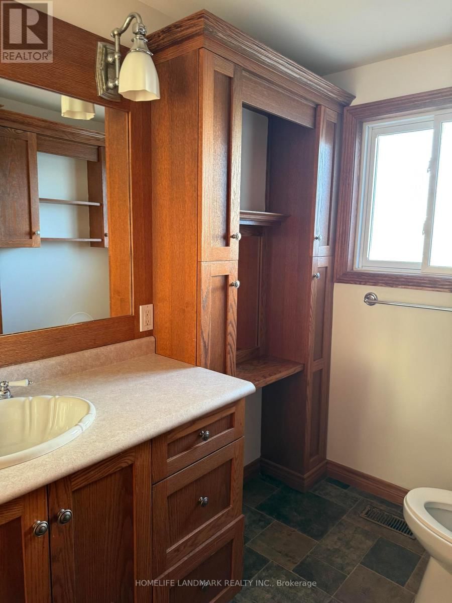 183 MAIN STREET EAST Image 8