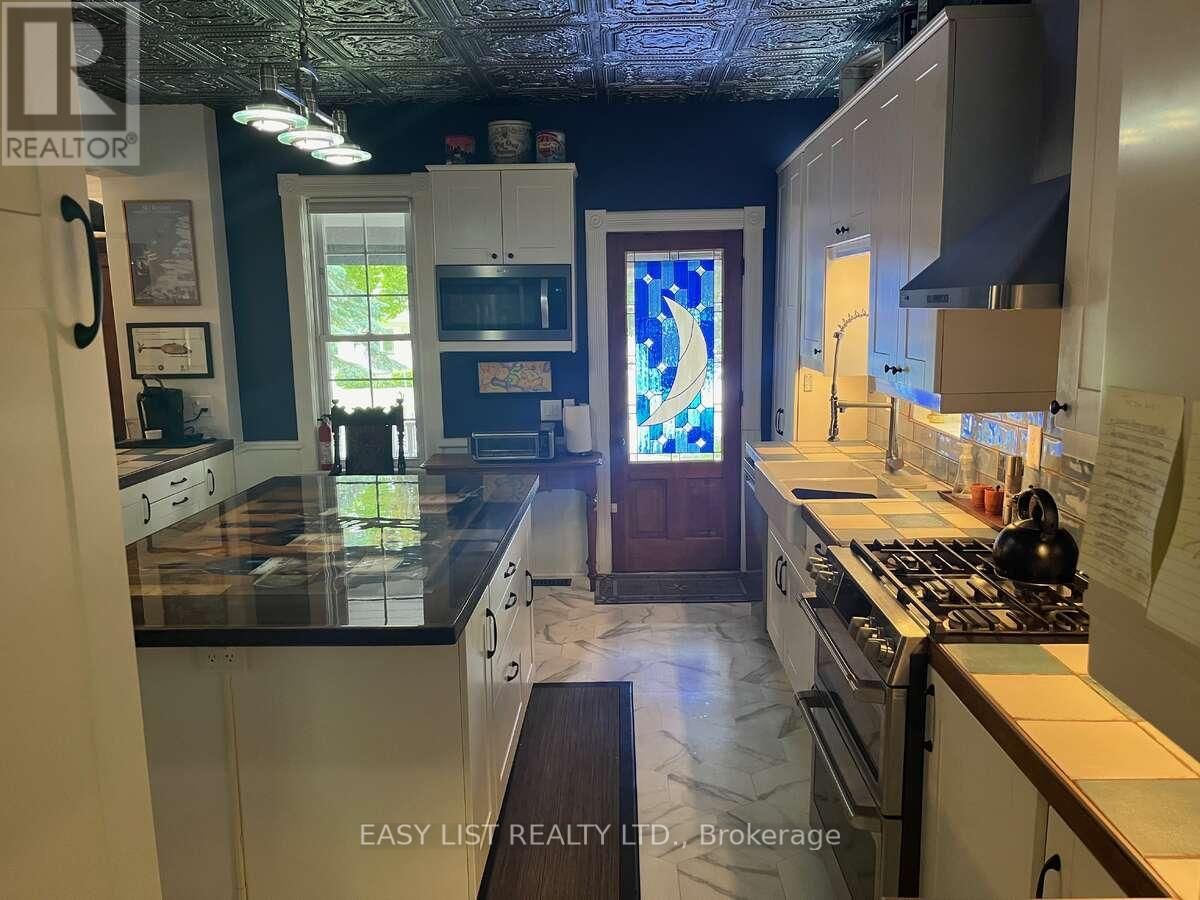 213 VIDAL STREET SOUTH Image 17