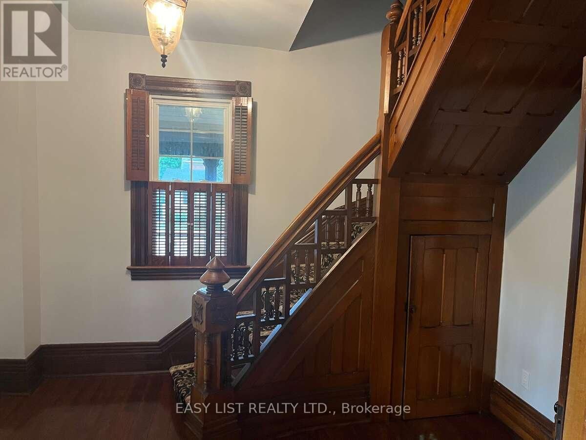 213 VIDAL STREET SOUTH Image 24