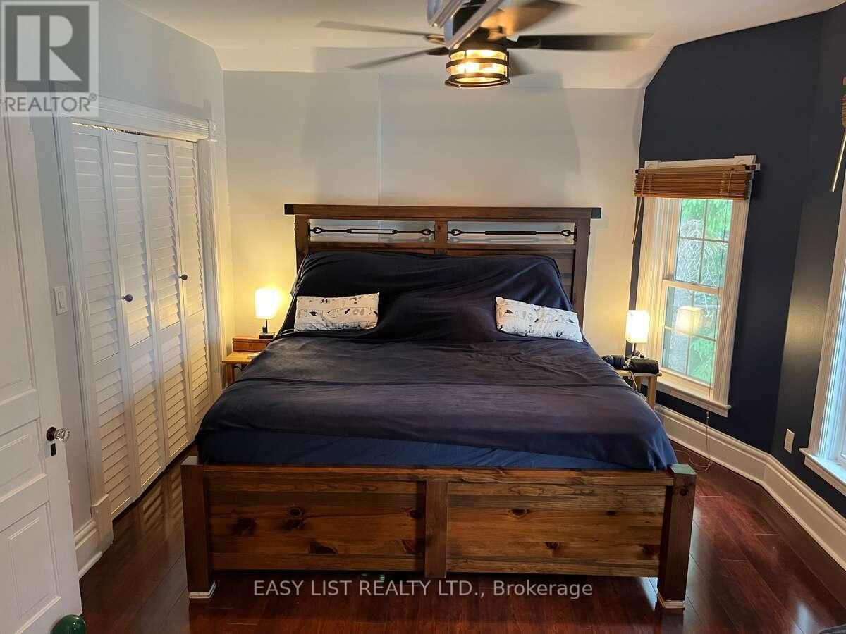 213 VIDAL STREET SOUTH Image 33