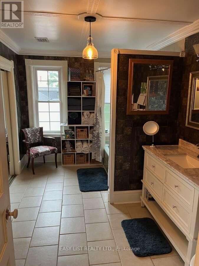 213 VIDAL STREET SOUTH Image 40