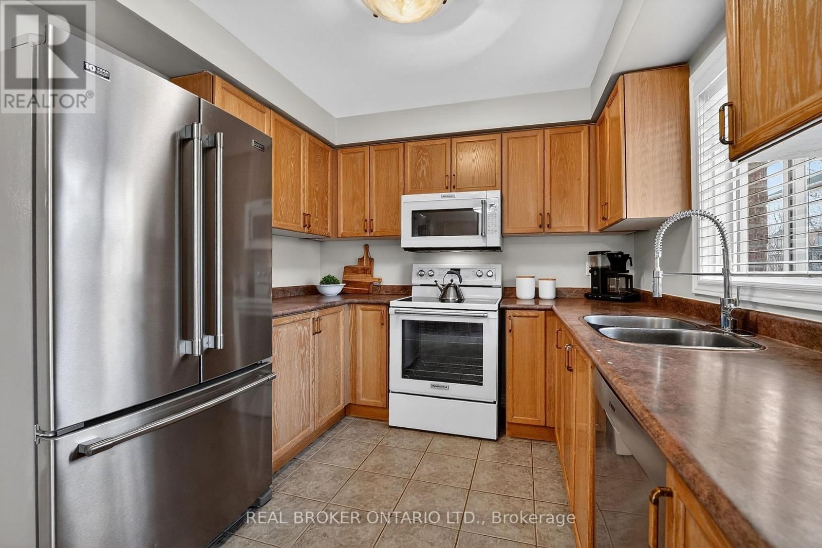 24 SHETLAND DRIVE Image 19