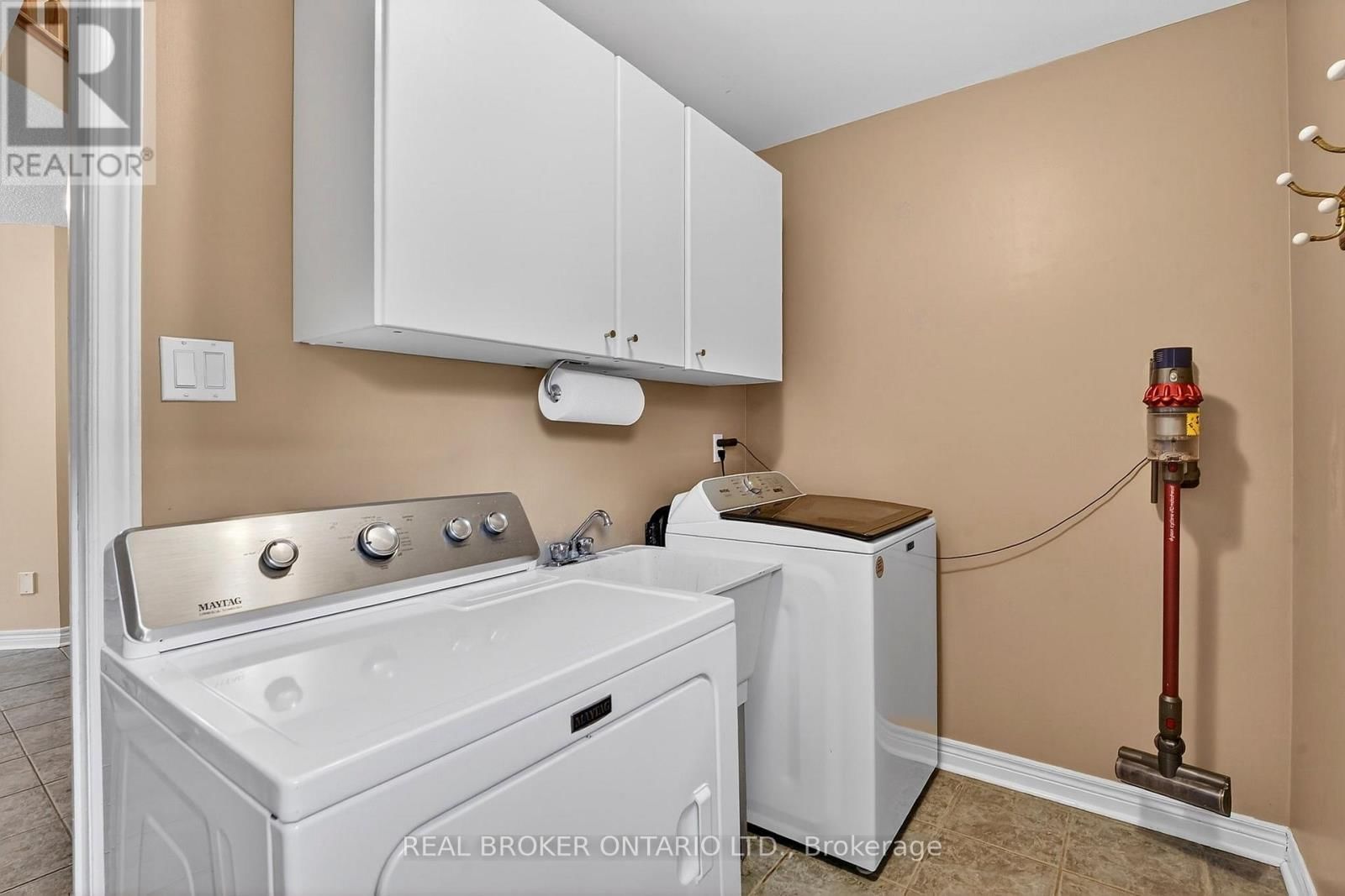 24 SHETLAND DRIVE Image 23