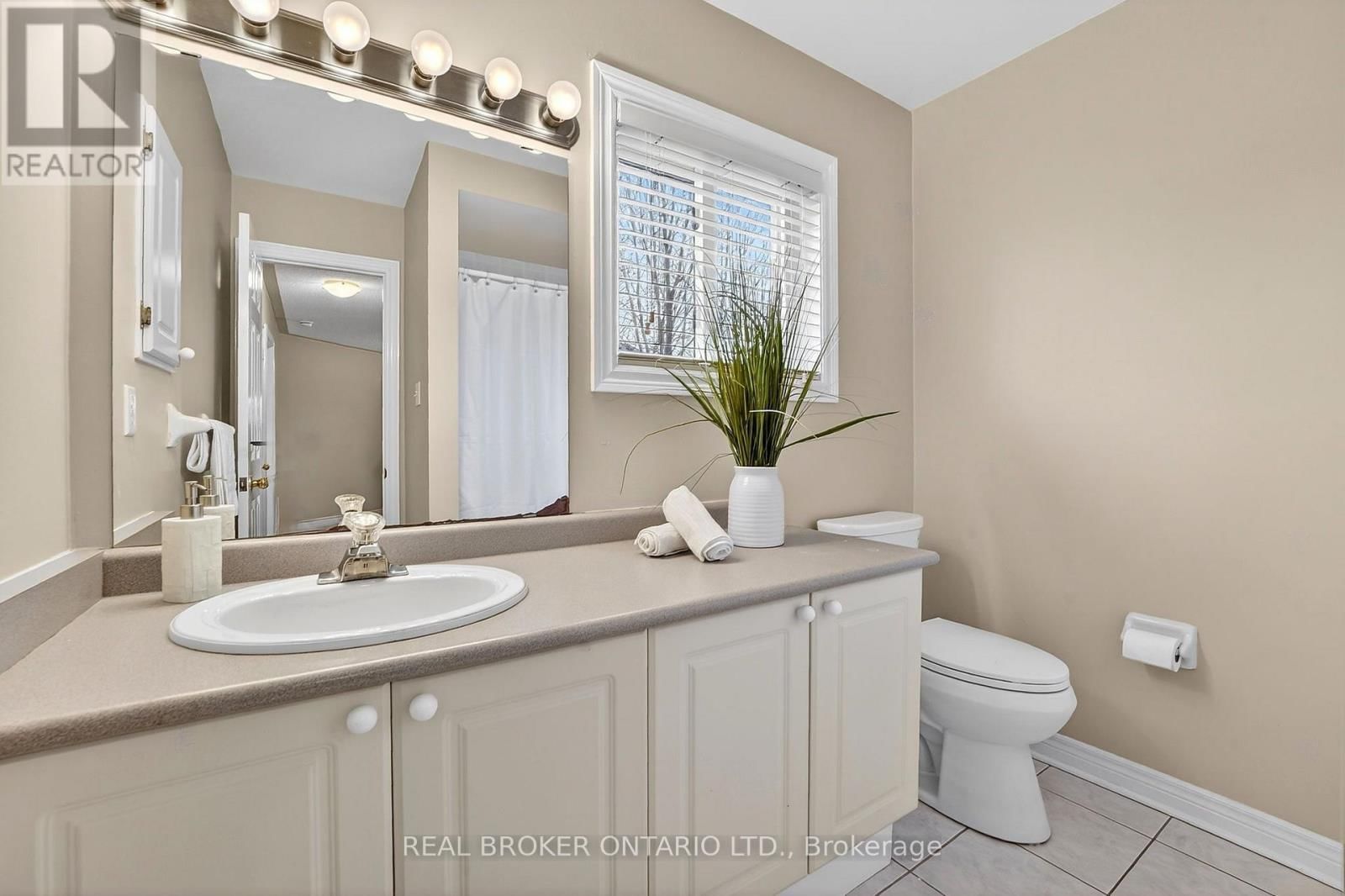 24 SHETLAND DRIVE Image 31