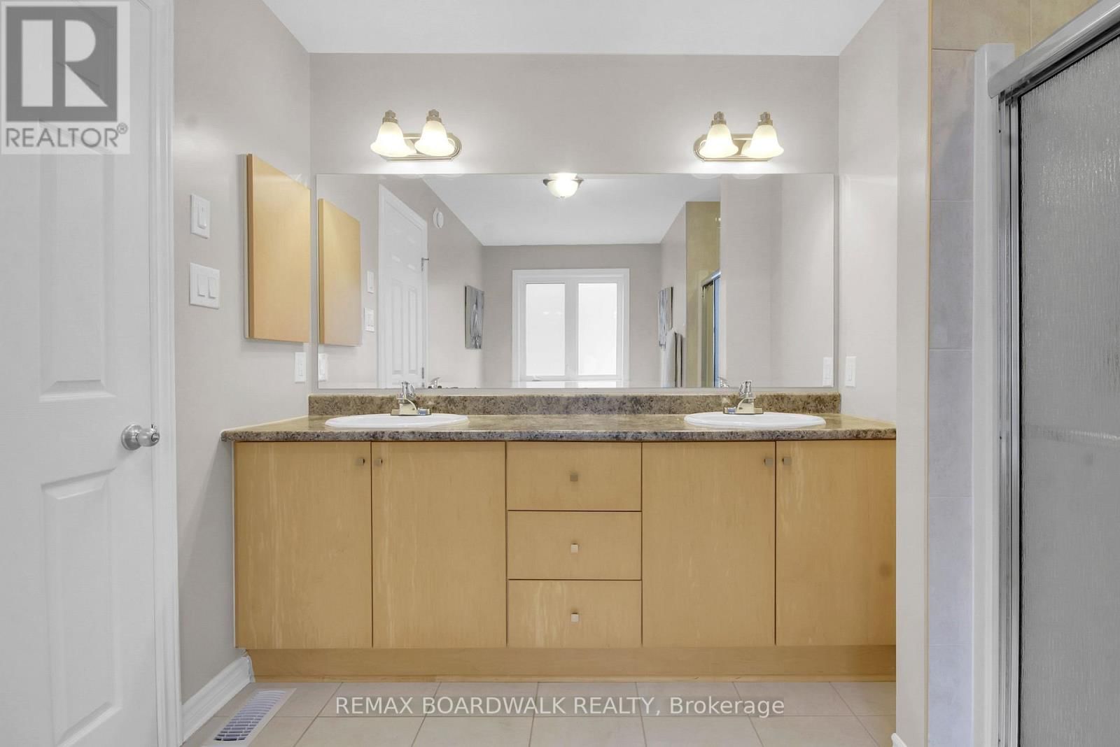 802 TONY GEORGE PLACE EAST Image 11