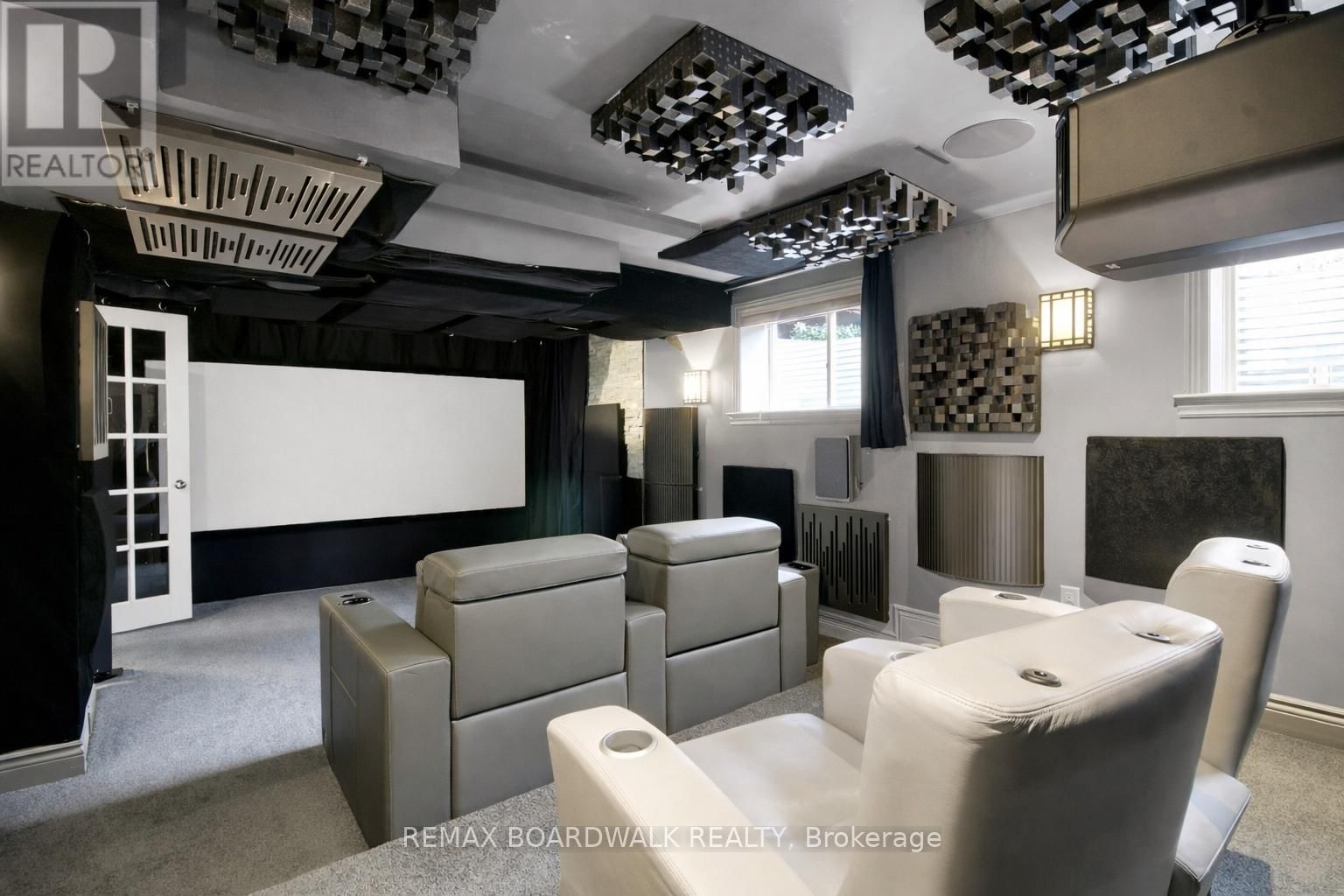 802 TONY GEORGE PLACE EAST Image 21