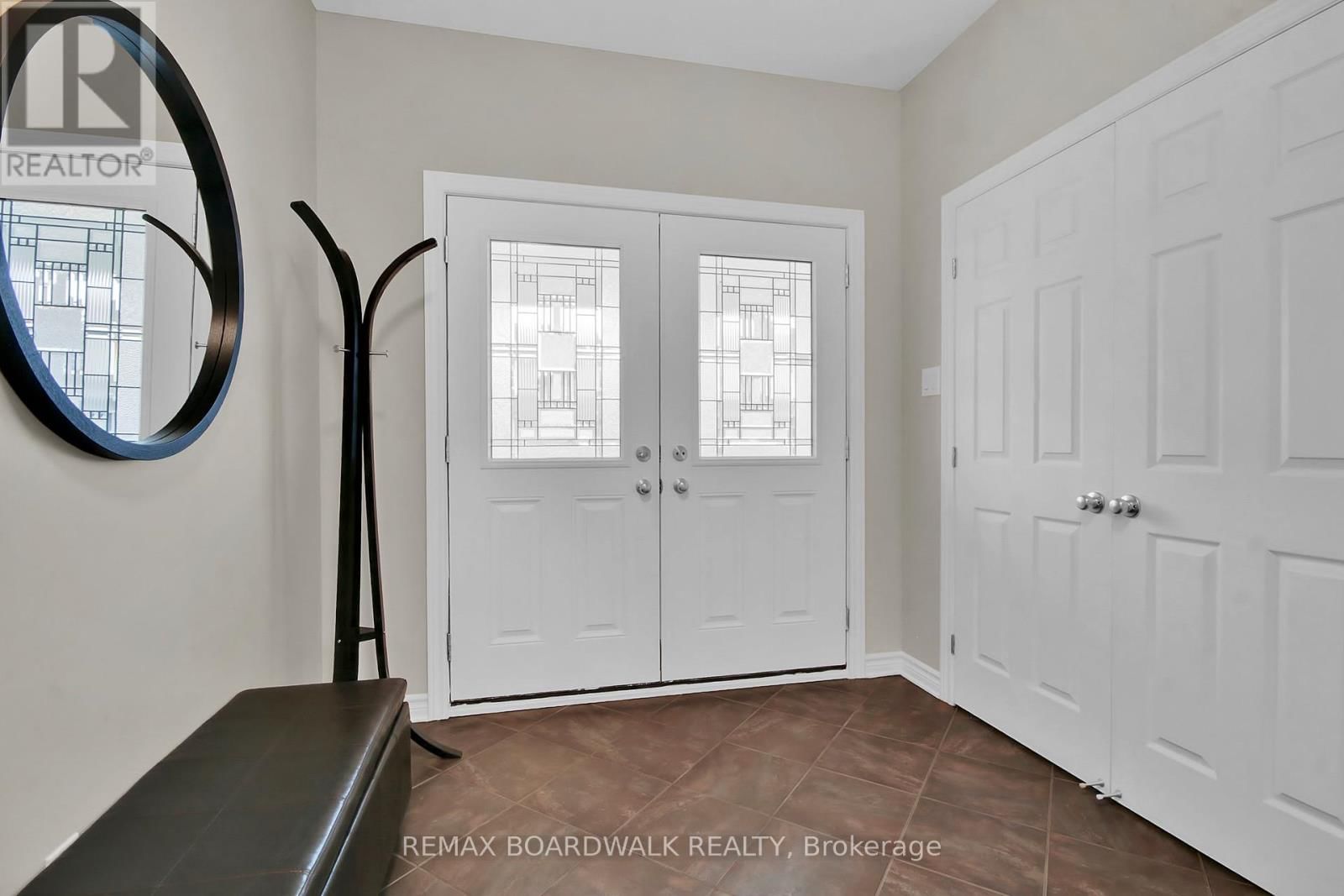 802 TONY GEORGE PLACE EAST Image 3