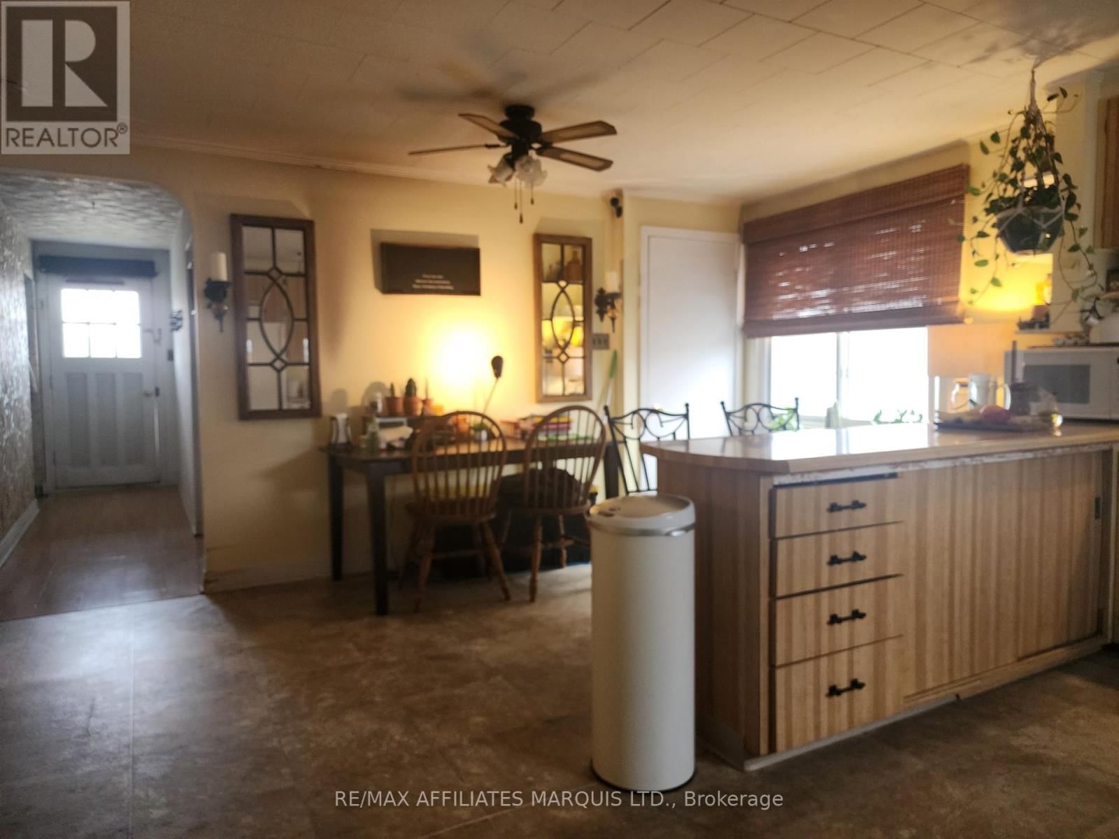 712 ELEVENTH STREET EAST Image 12