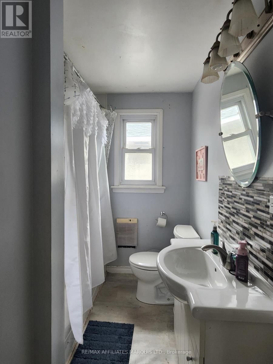 712 ELEVENTH STREET EAST Image 30