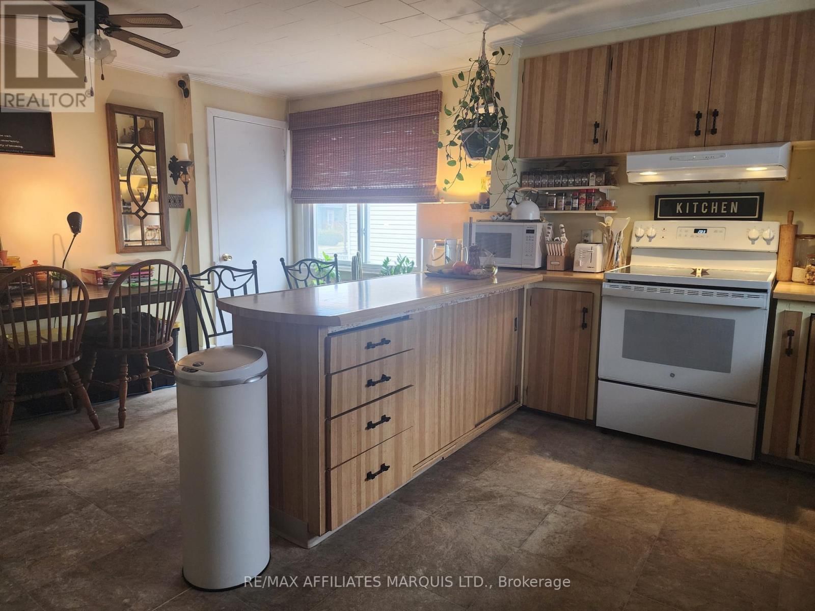 712 ELEVENTH STREET EAST Image 8