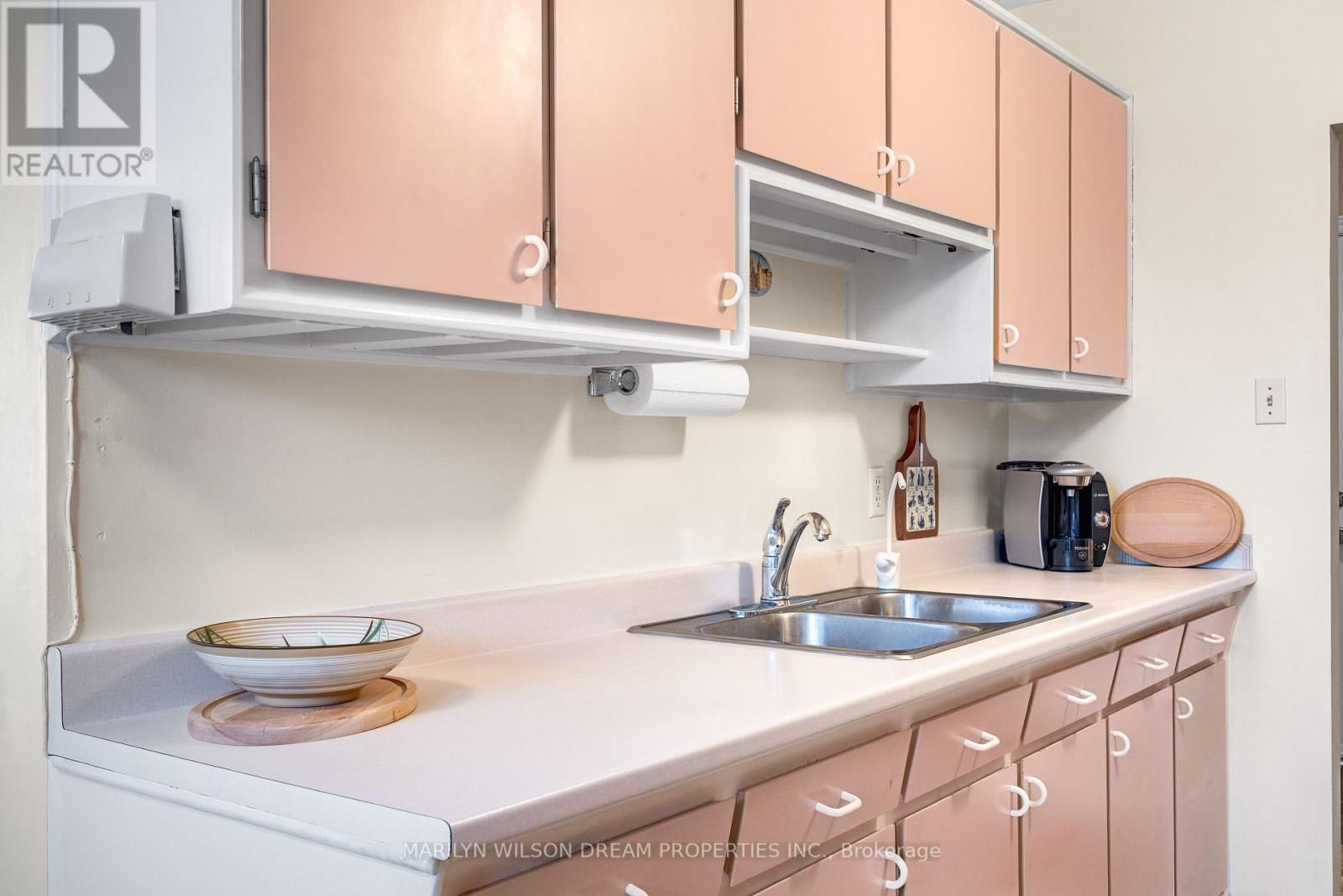 2422 MAGNUS AVENUE Image 15