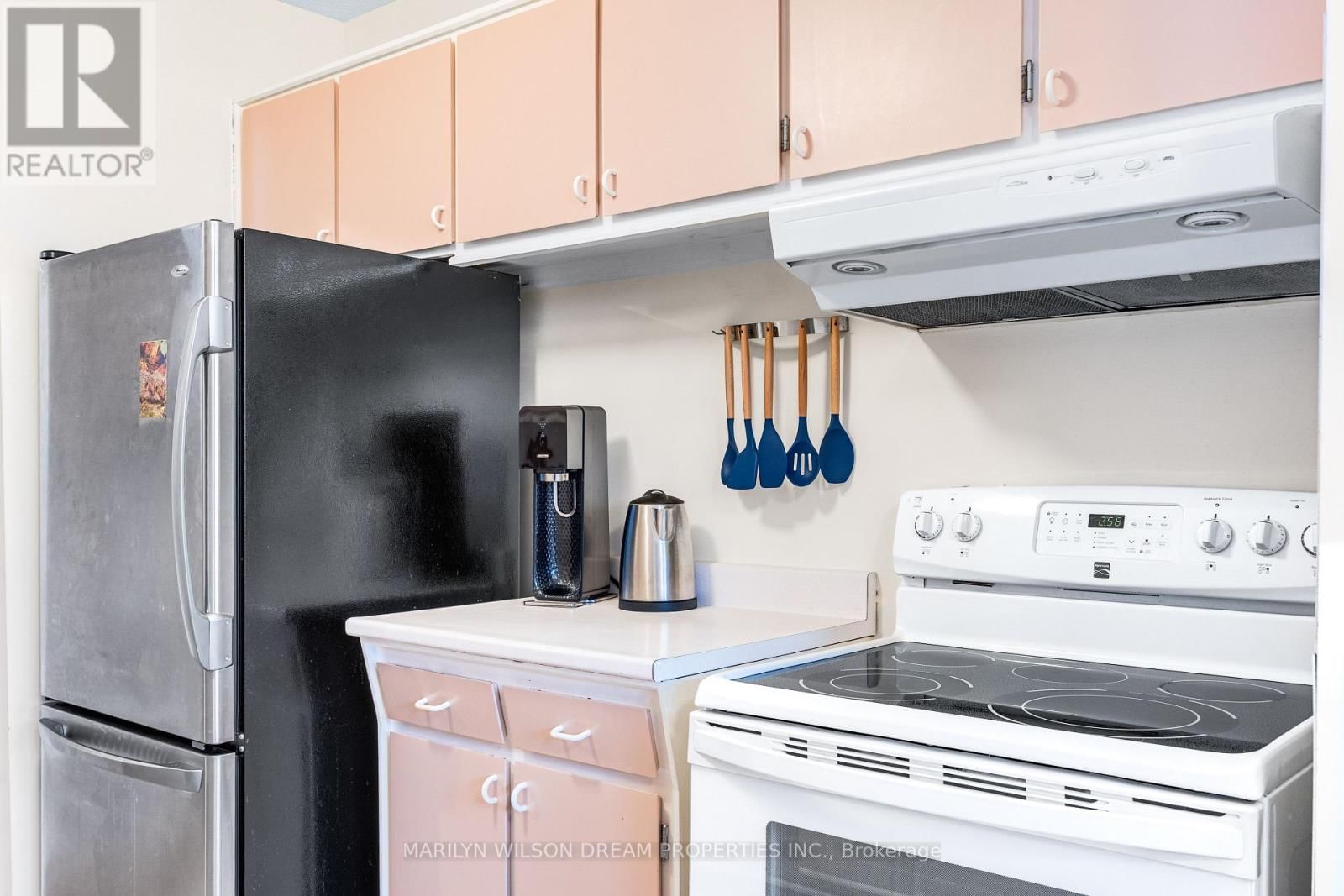 2422 MAGNUS AVENUE Image 16