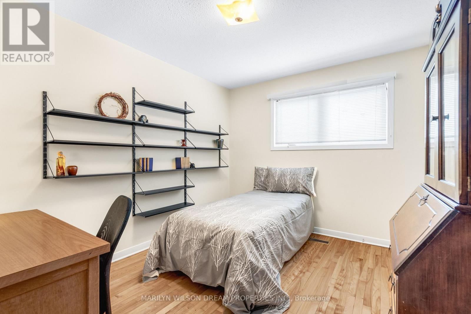 2422 MAGNUS AVENUE Image 24