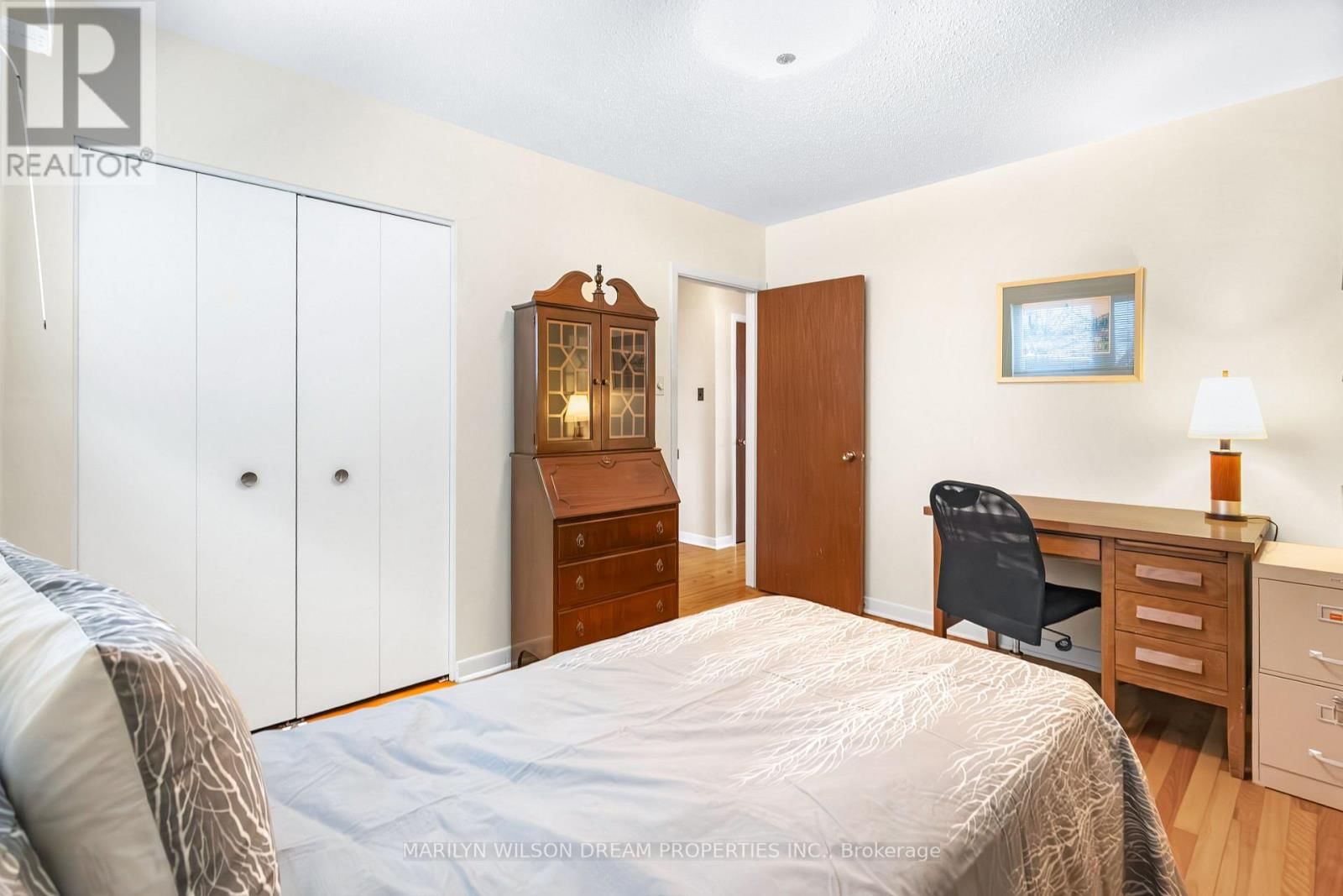 2422 MAGNUS AVENUE Image 25