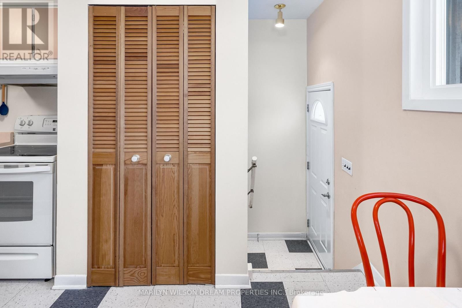 2422 MAGNUS AVENUE Image 29