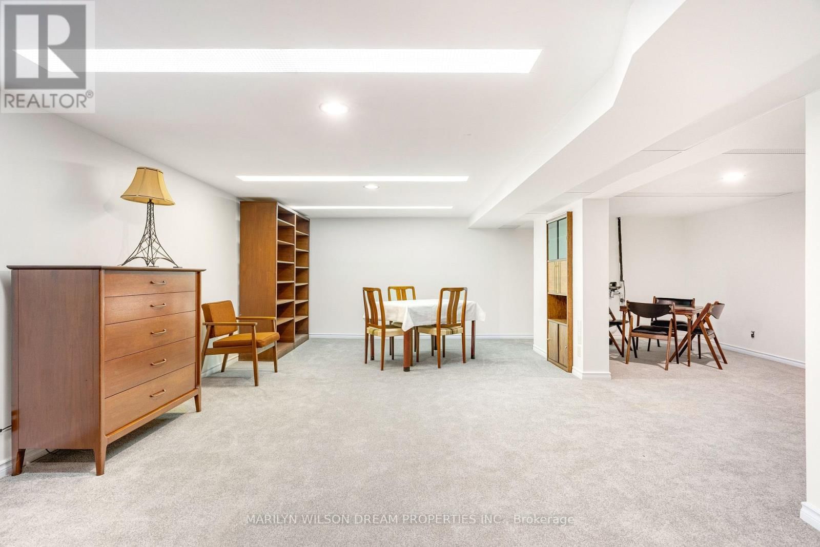 2422 MAGNUS AVENUE Image 32