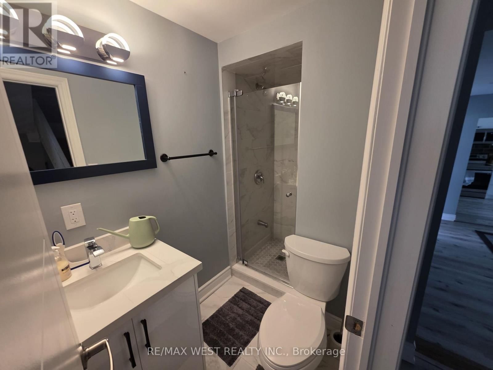 476 HAMILTON STREET Image 25