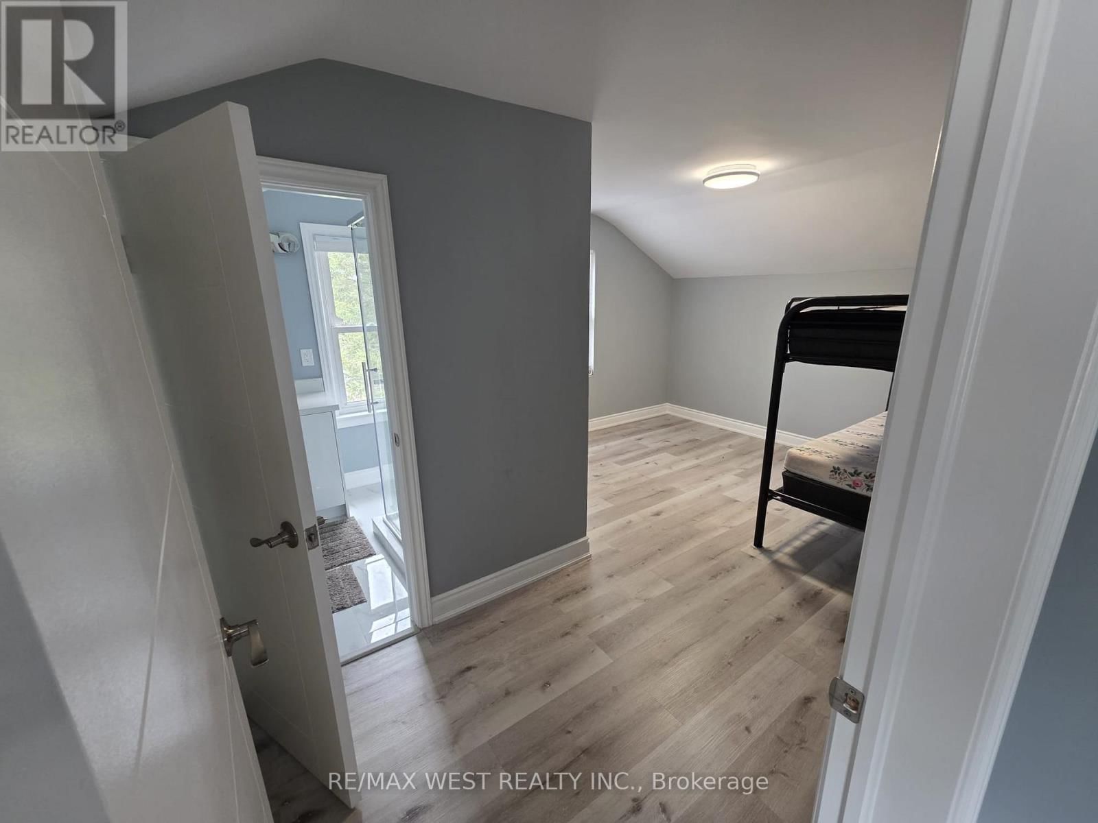 476 HAMILTON STREET Image 27