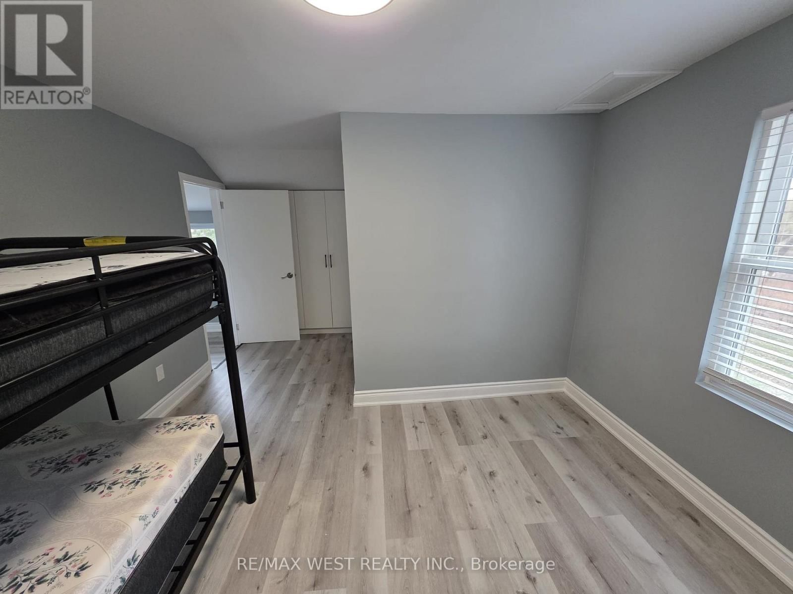 476 HAMILTON STREET Image 30