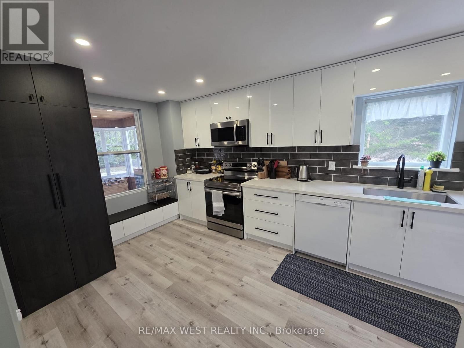 476 HAMILTON STREET Image 8