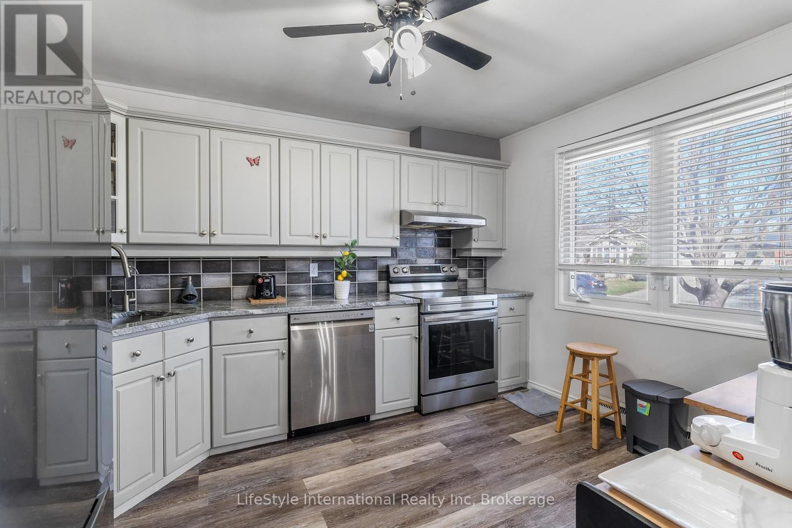 9 HAMPTON STREET Image 10