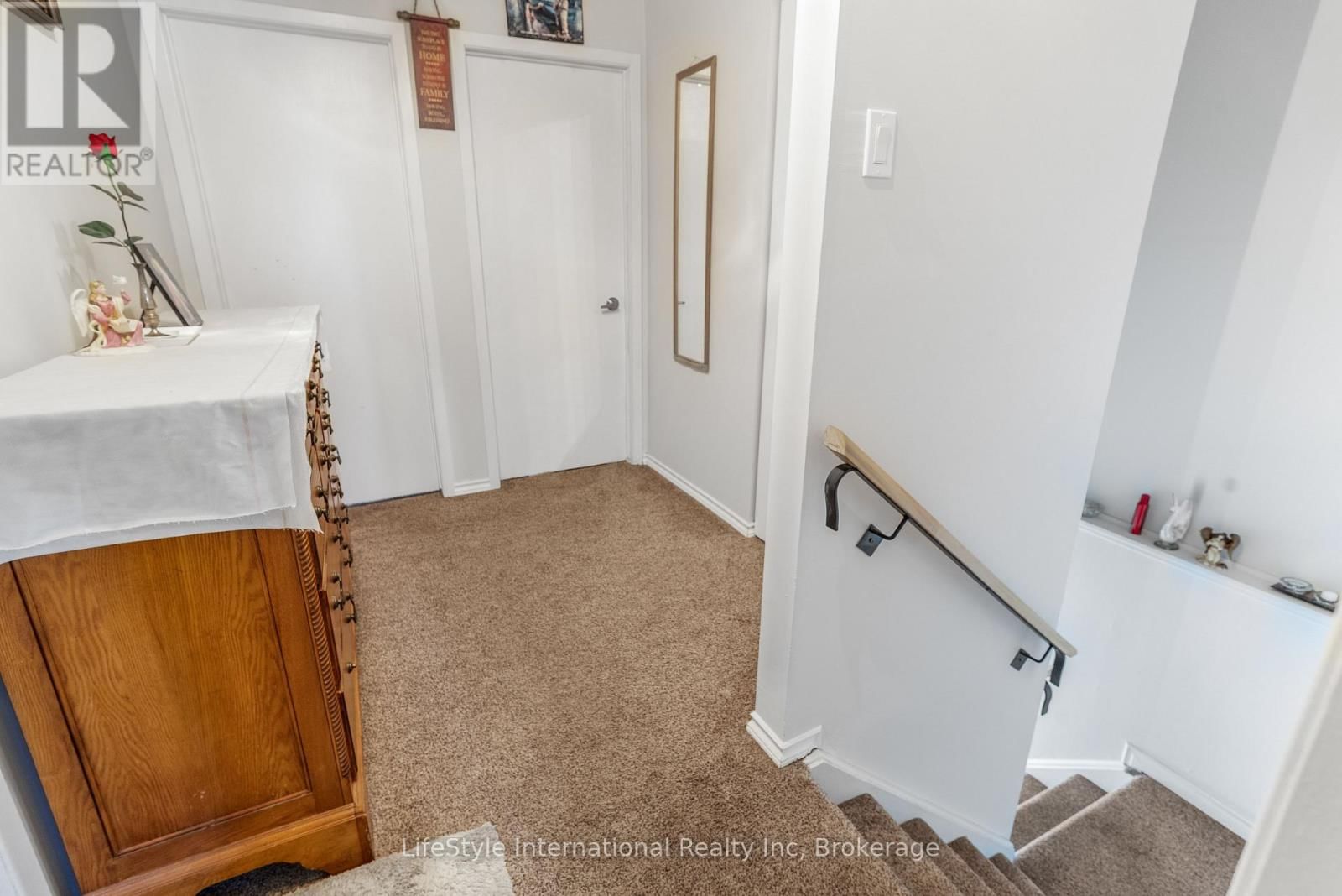 9 HAMPTON STREET Image 19