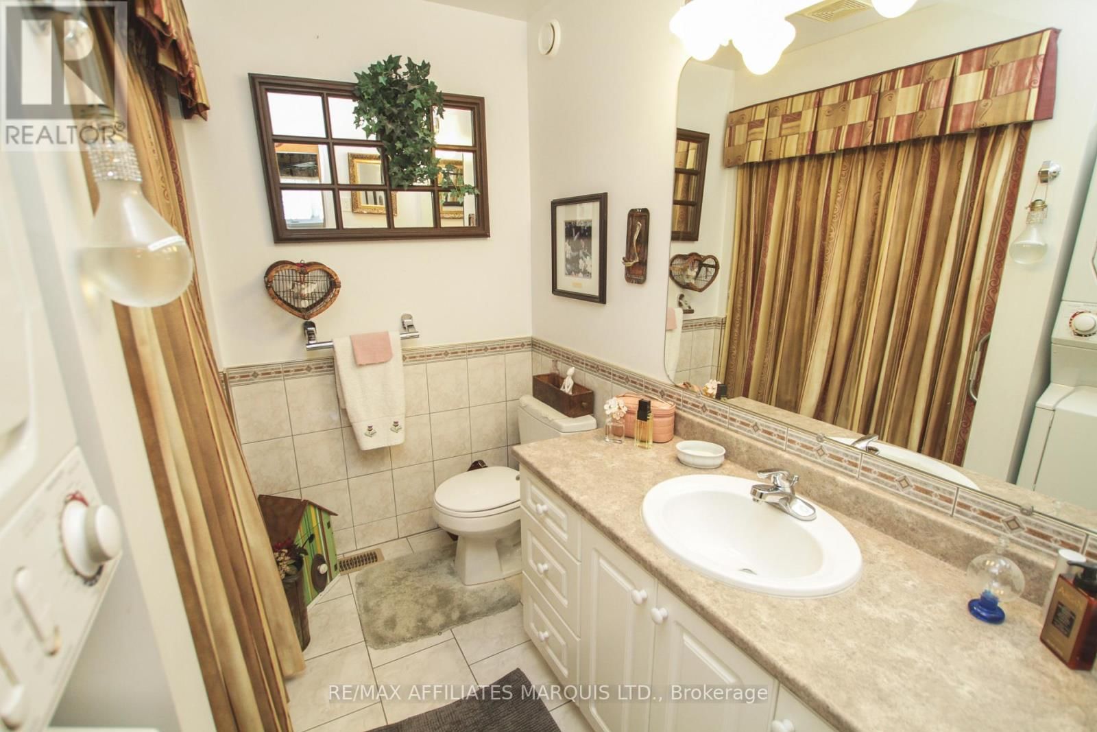 234 HEMLOCK CRESCENT Image 12