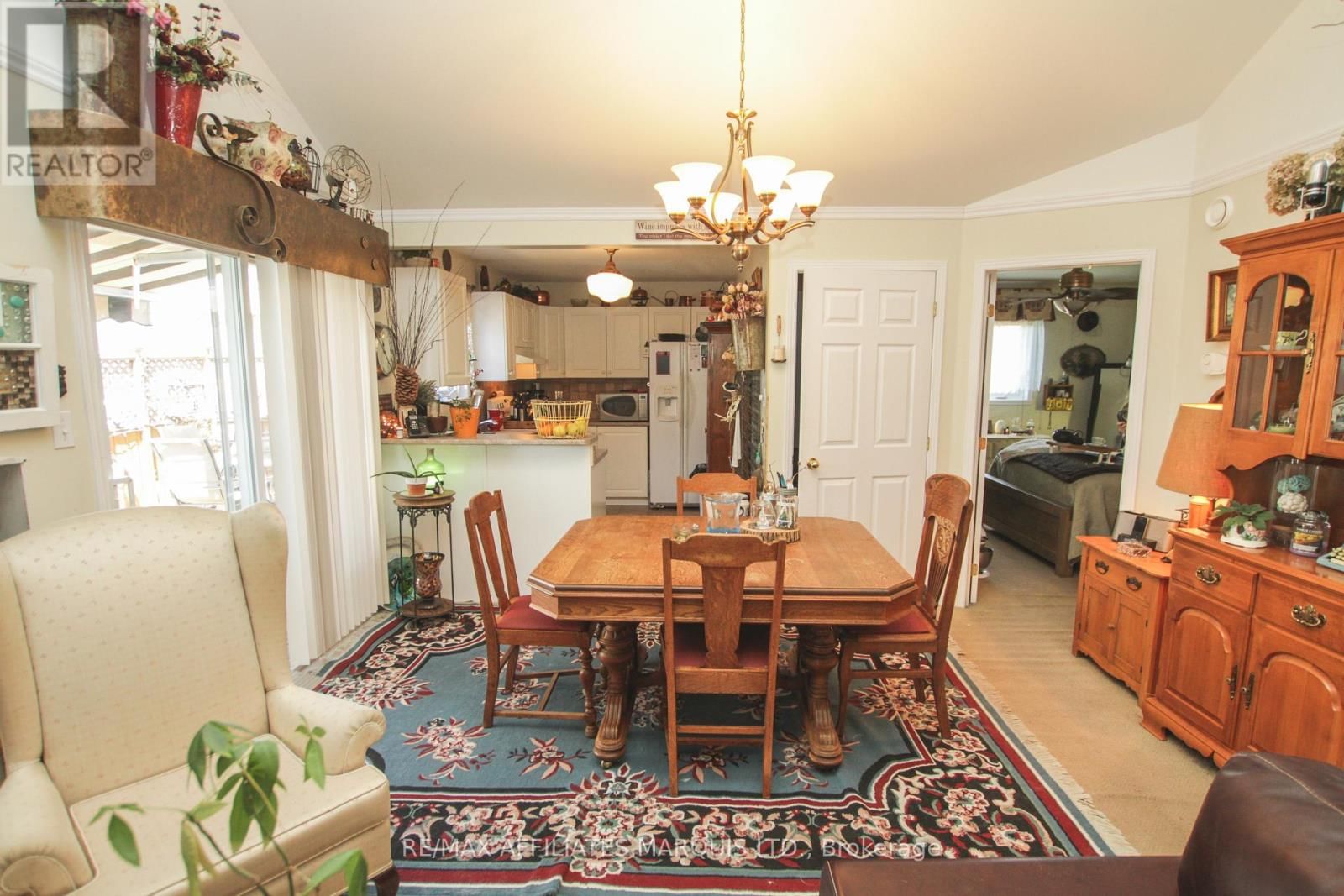 234 HEMLOCK CRESCENT Image 6