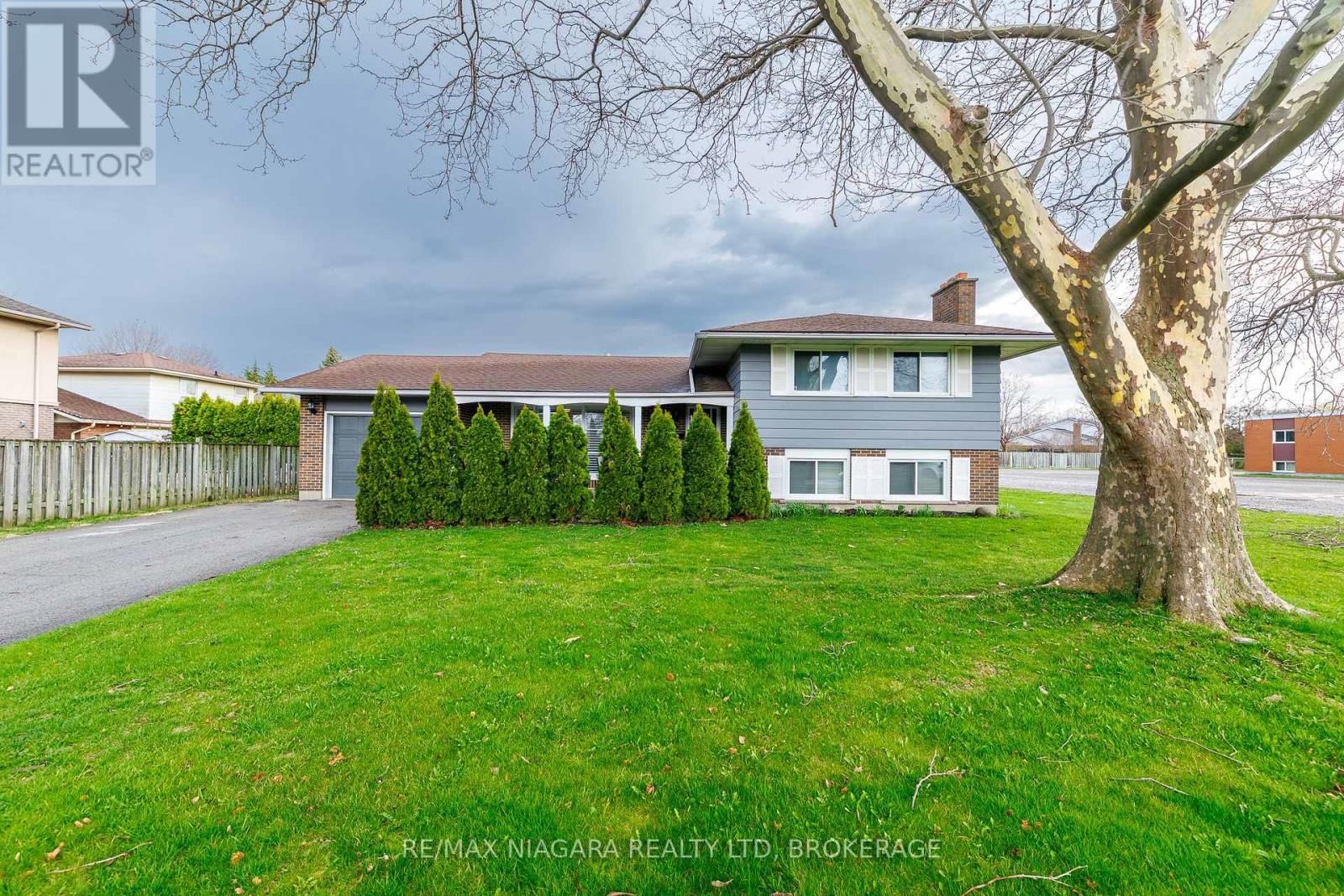 1 ROYAL HENLEY BOULEVARD Image 1