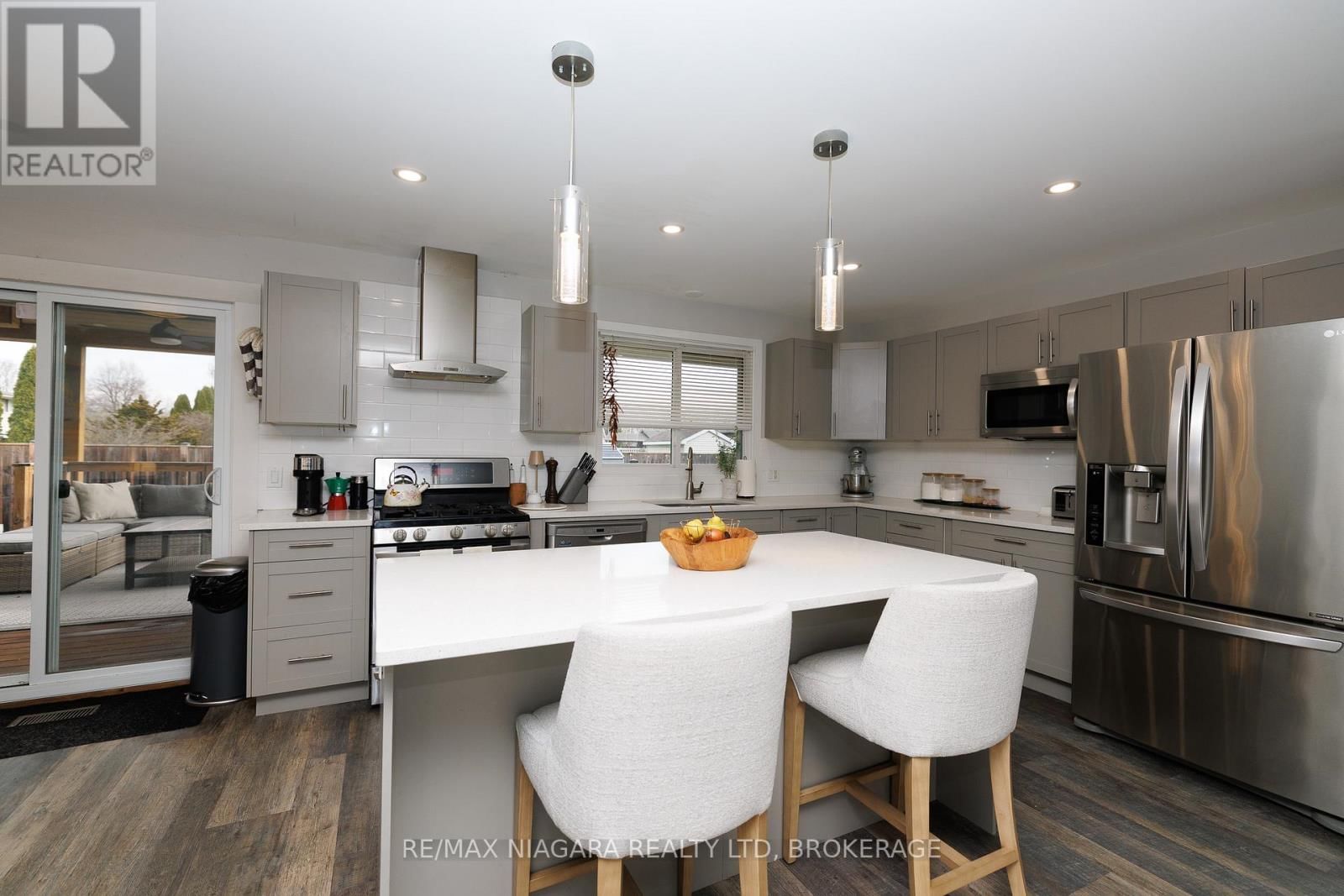 1 ROYAL HENLEY BOULEVARD Image 11