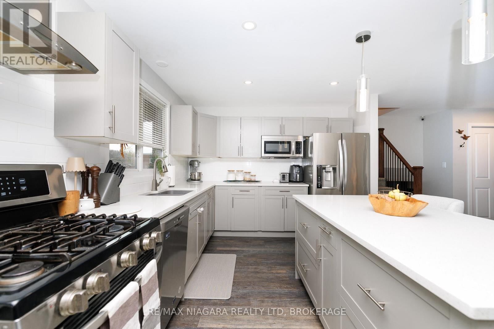 1 ROYAL HENLEY BOULEVARD Image 12