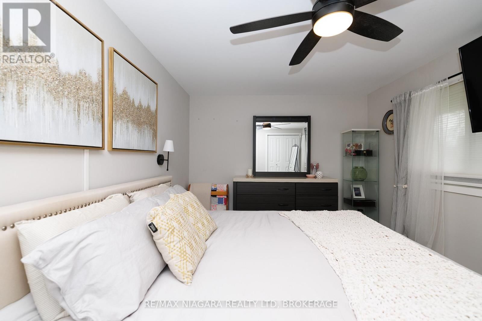 1 ROYAL HENLEY BOULEVARD Image 13