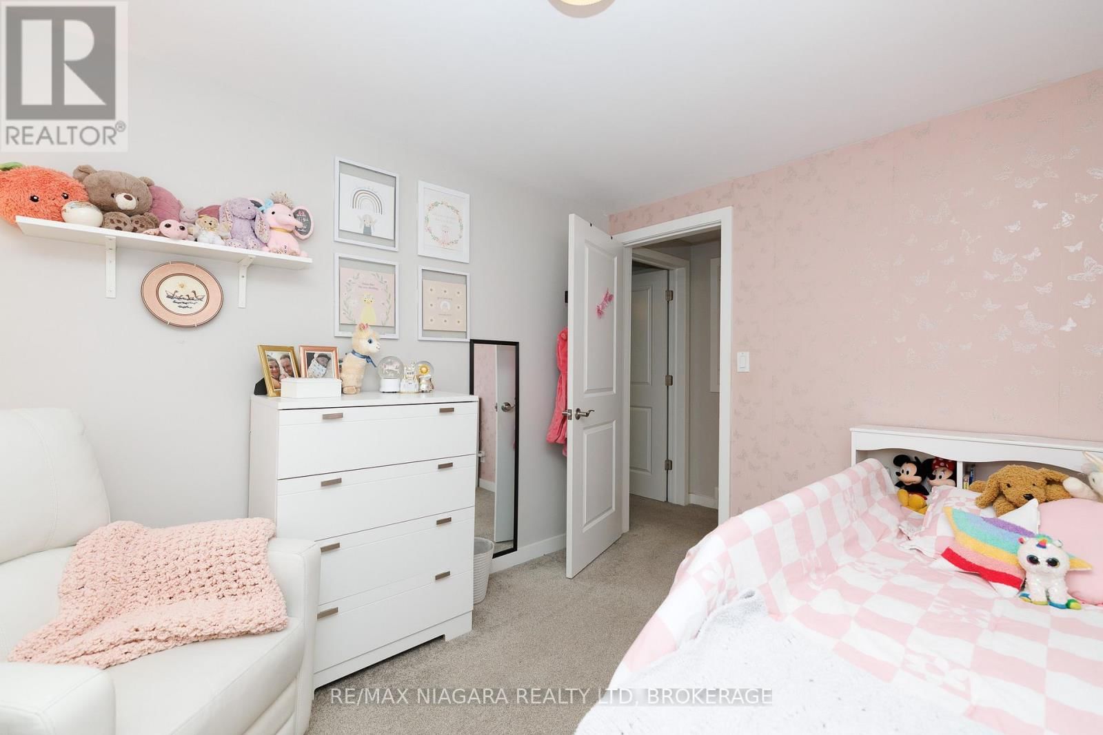 1 ROYAL HENLEY BOULEVARD Image 16